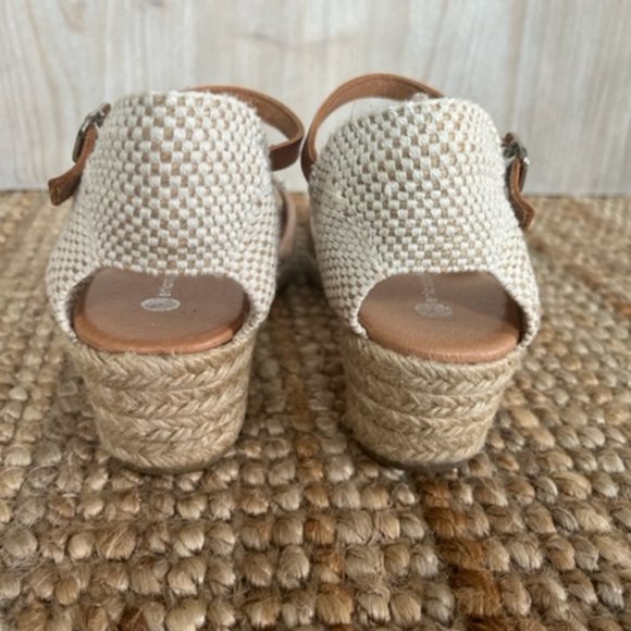 Espadrilles - Picture 3 of 4